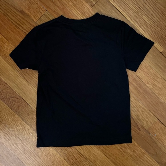 Nike Kids Black Graphic T-Shirt size 6 - Picture 2 of 2